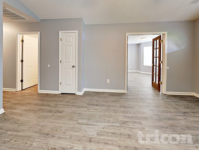 Foto del edificio - 120 Oakbrook Village Rd