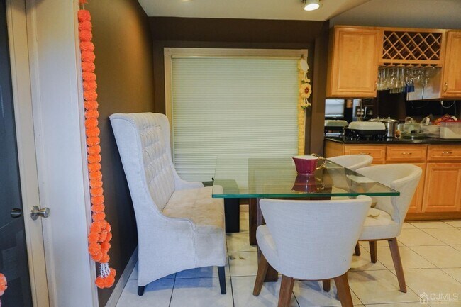 Foto del edificio - 140 Meredith Rd