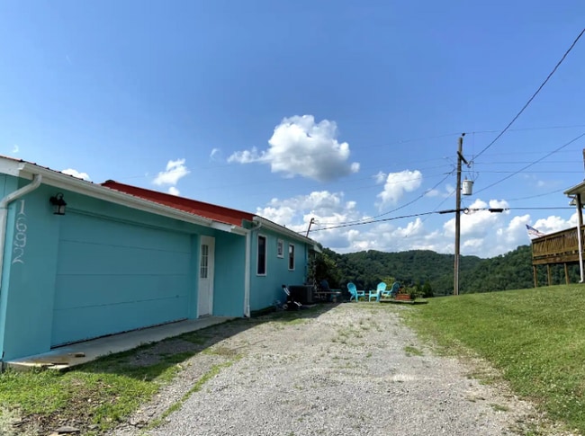 Building Photo - 1692 Falling Water Rd