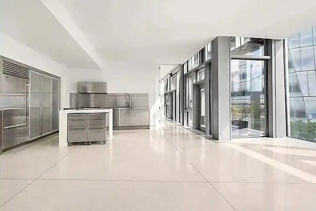 Foto del edificio - 100 11th Ave