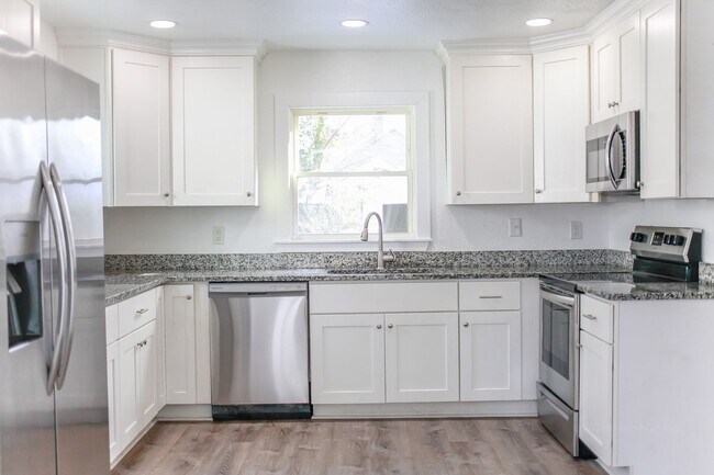 Foto del edificio - Beautiful Cape Cod Style home for Rent!  BONUS MILITARY / FIRST RESPONDER DISCOUNT!