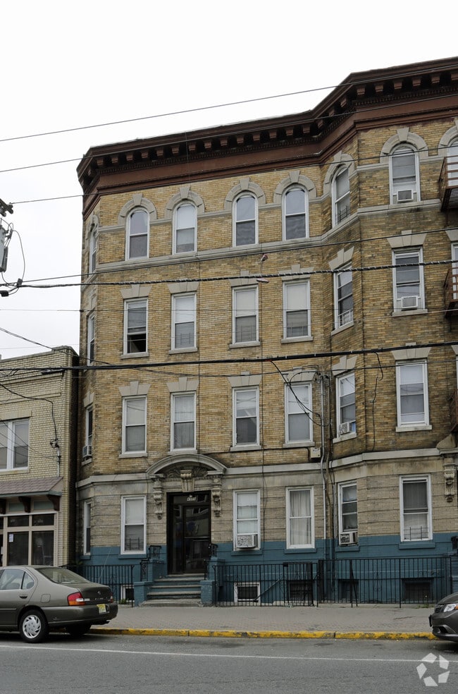 Building Photo - 4510 Park Ave