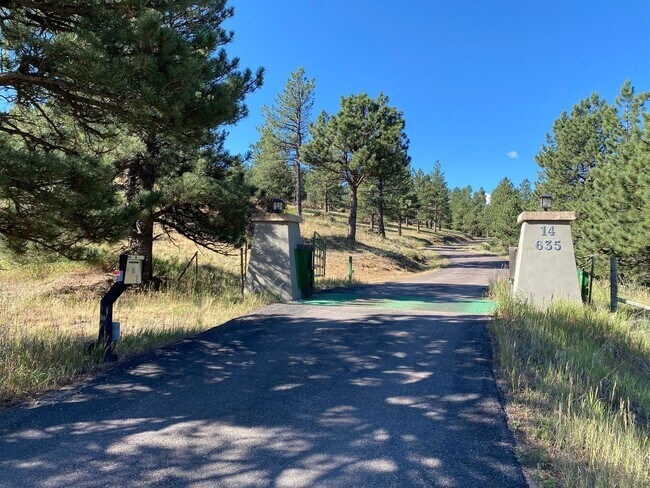 Building Photo - 4 Bed 3.5 Bath Home in Sunshine Canyon wit...
