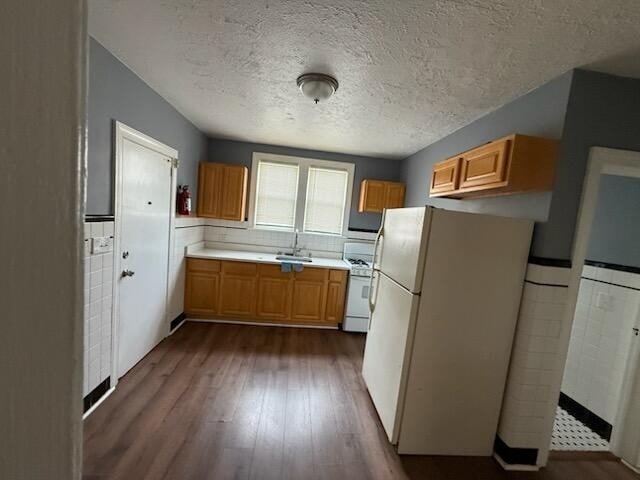 Building Photo - 565 E Elm St