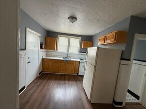Building Photo - 565 E Elm St