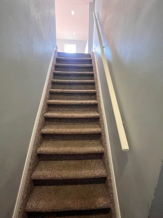 Building Photo - 1 Bedroom / 1 Bathroom Loft Unit Available Now – $1,649/month + Electricity!
