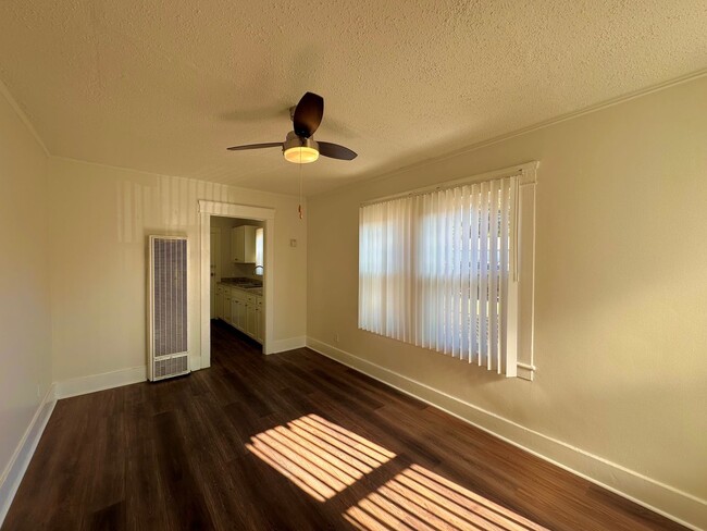 Building Photo - 1658