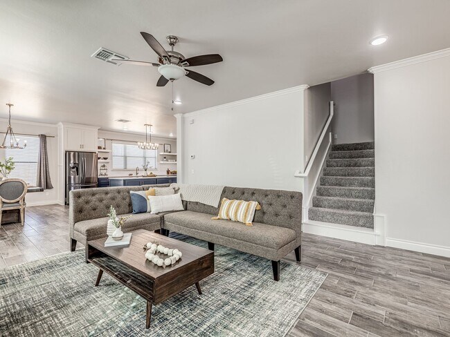 Foto del edificio - Pool + Deer Creek Schools + 4 bedrooms + 3 car garage + Bonus Room