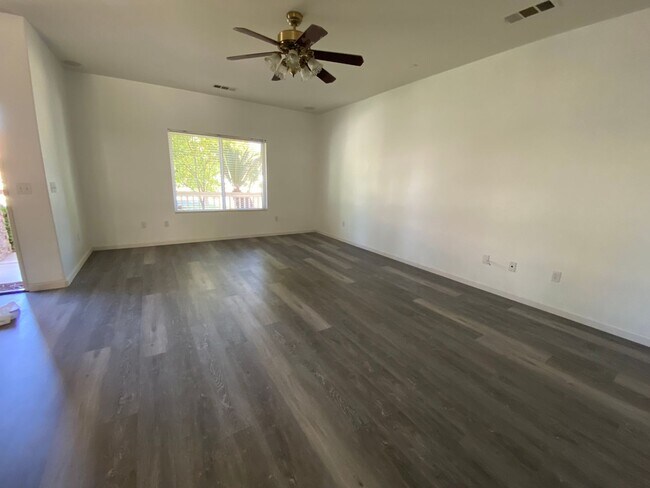 Foto del edificio - Cozy Home for rent in Visalia
