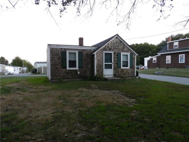 Building Photo - 149 Bristol Ferry Rd