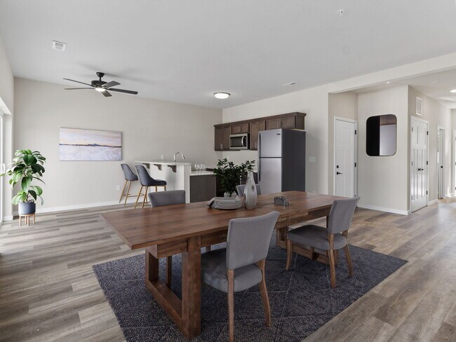 Foto del edificio - Cedar Creek Townhomes