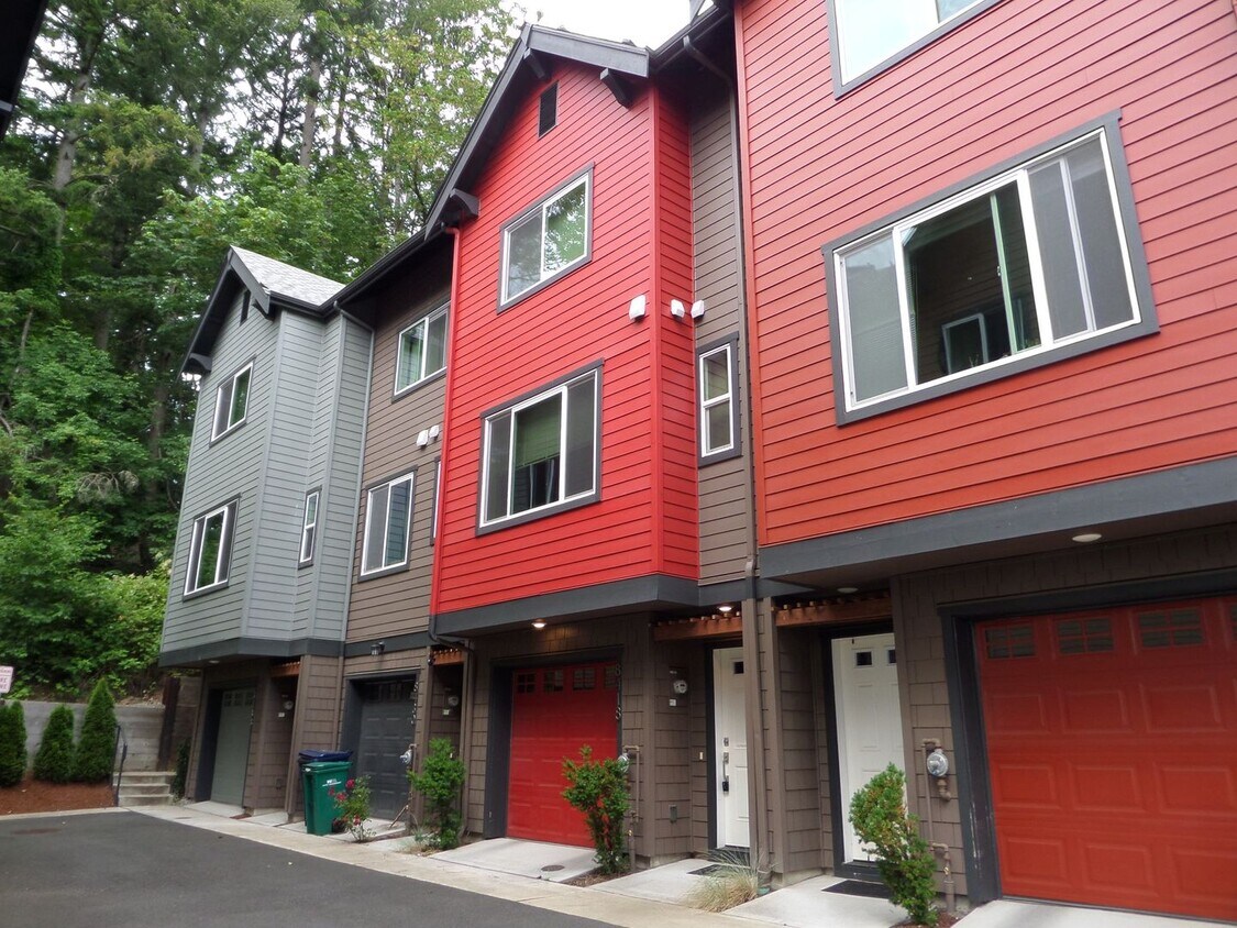 Primary Photo - GORGEOUS & Large 3-Bedroom, 3.5 Bath Townh...