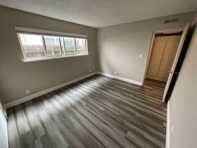 Foto del edificio - 2114 H St