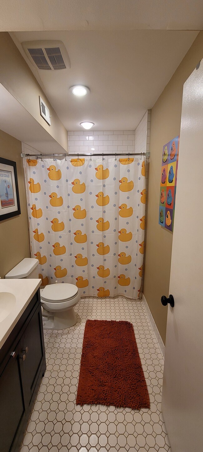 Full bath - 1704 Roxborough Rd