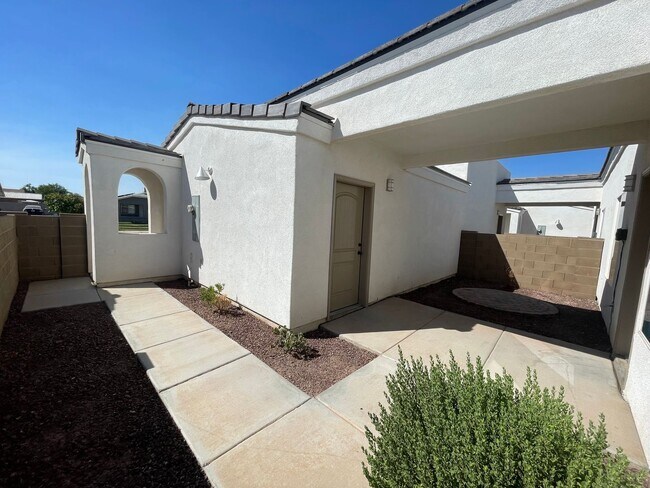 Building Photo - Amanecer Townhome in Somerton