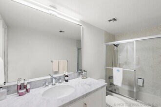 Building Photo - 1200 S Flagler Dr