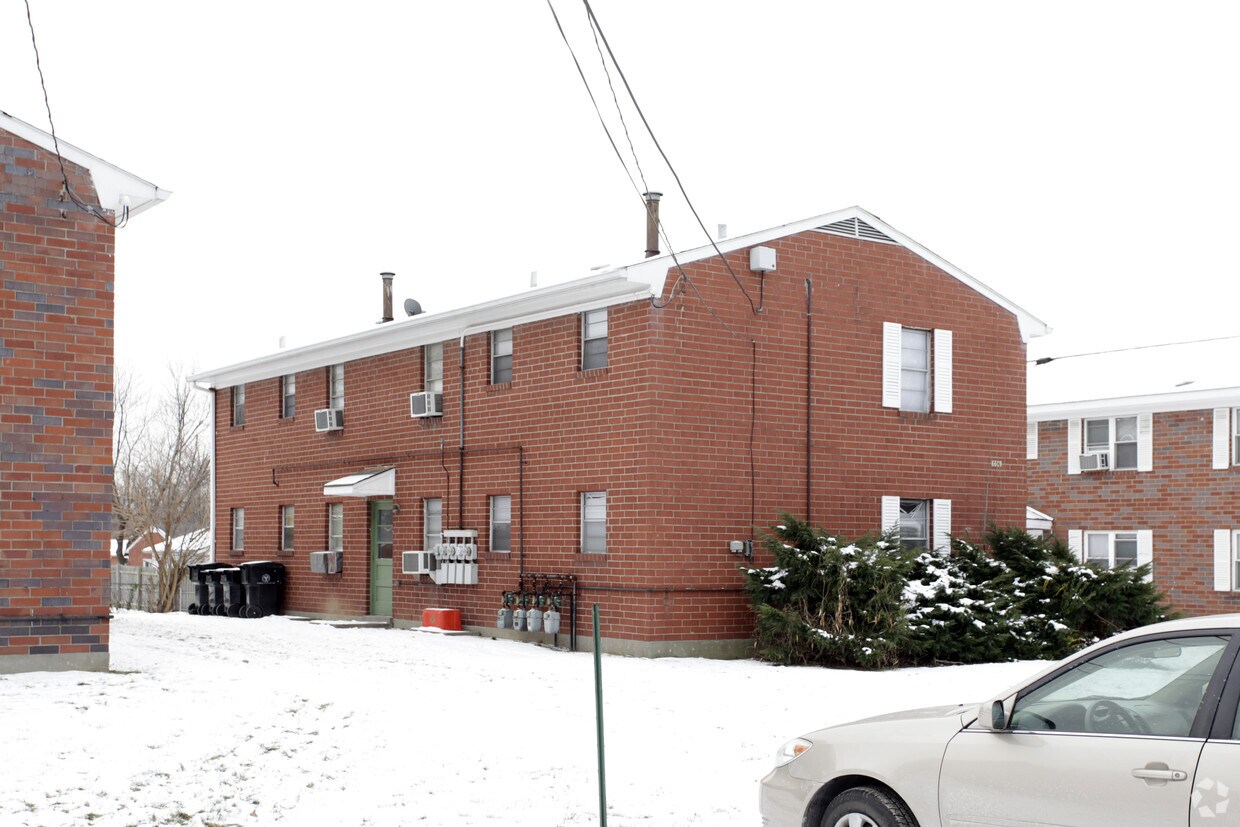 6609 Strawberry Ln, Louisville, KY 40214 Apartments in Louisville, KY