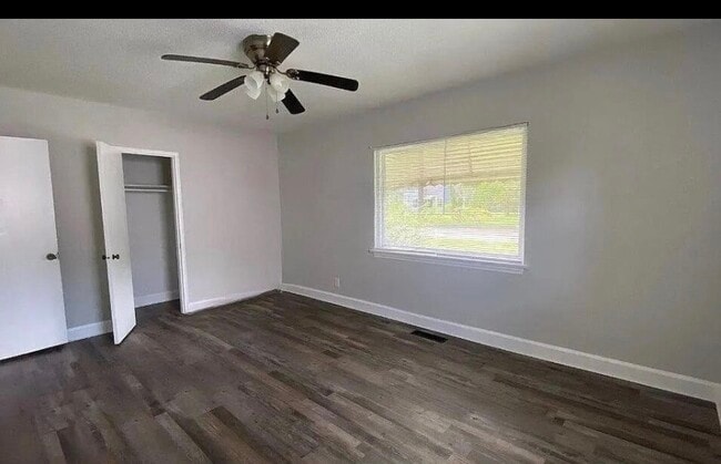 Primary bedroom - 606 N Moore Rd