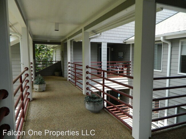 Building Photo - 3 br, 3.5 bath House - 406 Lake Club Dr. U...