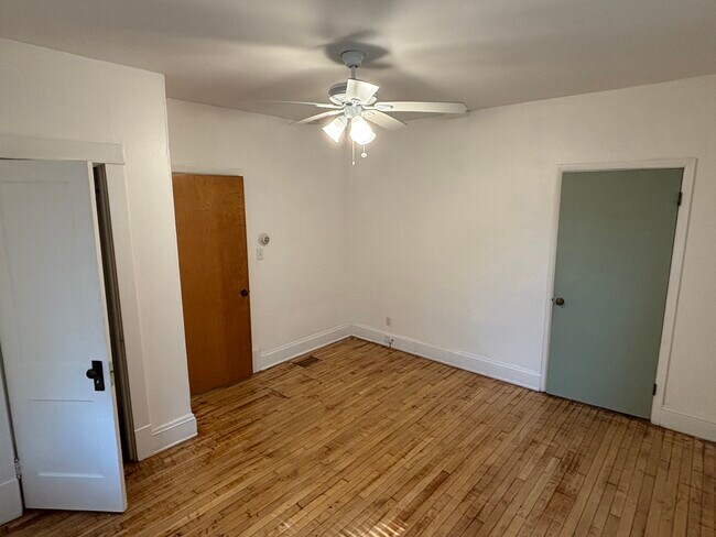 Foto del edificio - 1574 Ridgewood Ave