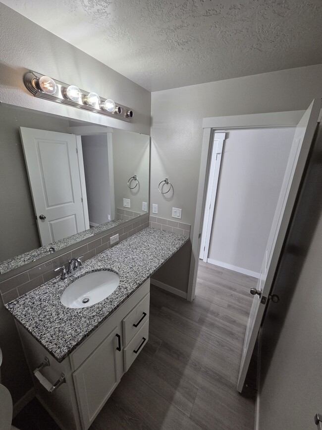 Building Photo - 17649 Desert Rdg Ave