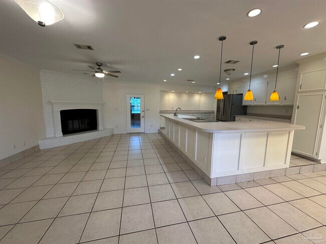 Building Photo - 4626 Pebble Creek Dr