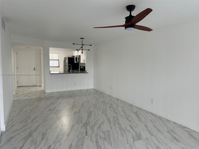 Building Photo - 3399 Foxcroft Rd
