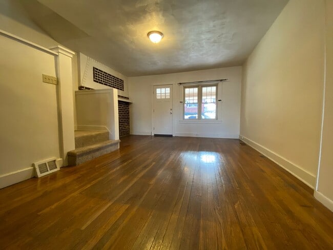 Building Photo - Perfect 3 BR Townhouse in Lovely Squirrel Hill Location! Private Backyard & MORE!! CALL TODAY!