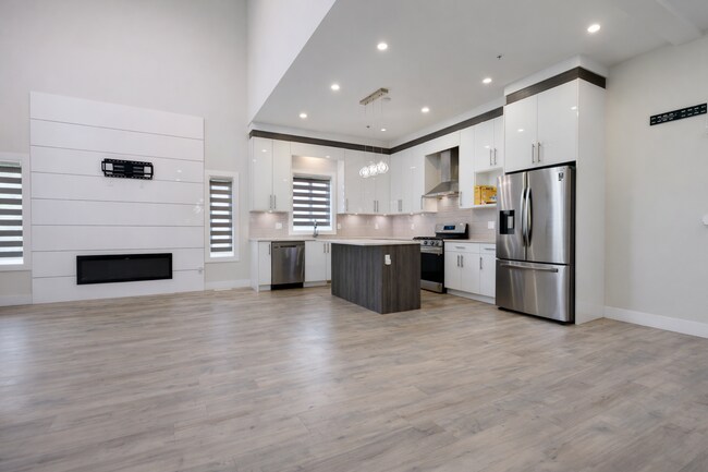Photo du bâtiment - 36701 Carl Creek Cres