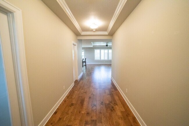 Building Photo - Beautiful Canby Custom Home!