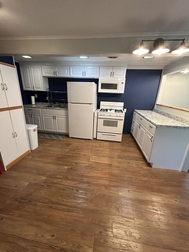 Building Photo - Very Cute 1BR/1BA House on a Quiet Street