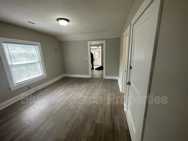 Foto del edificio - 5249 Clearwater Lake Rd