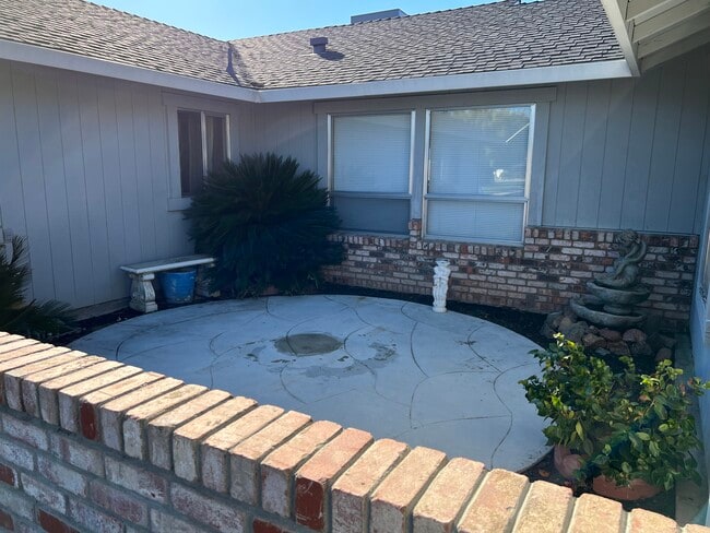Building Photo - 801 Foxfire Dr