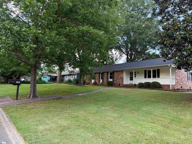 Foto del edificio - 102 Baldwin Cir