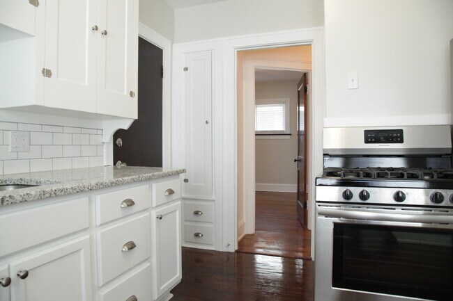 Kitchen - 1634 Larchmont Ave