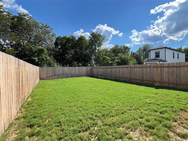 Building Photo - 62 Trinity Cir