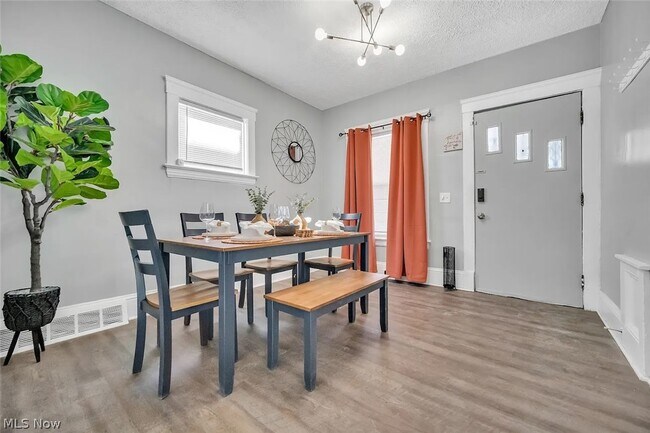 Foto del edificio - 1423 E 110th St