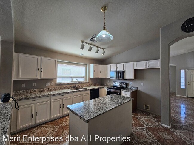 Building Photo - 3 br, 2 bath House - 4806 W VALENCIA DR
