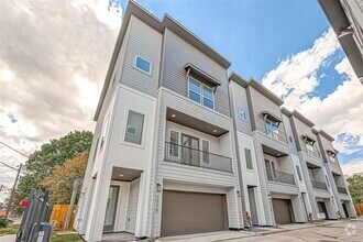 Building Photo - 3038 Live Oak St