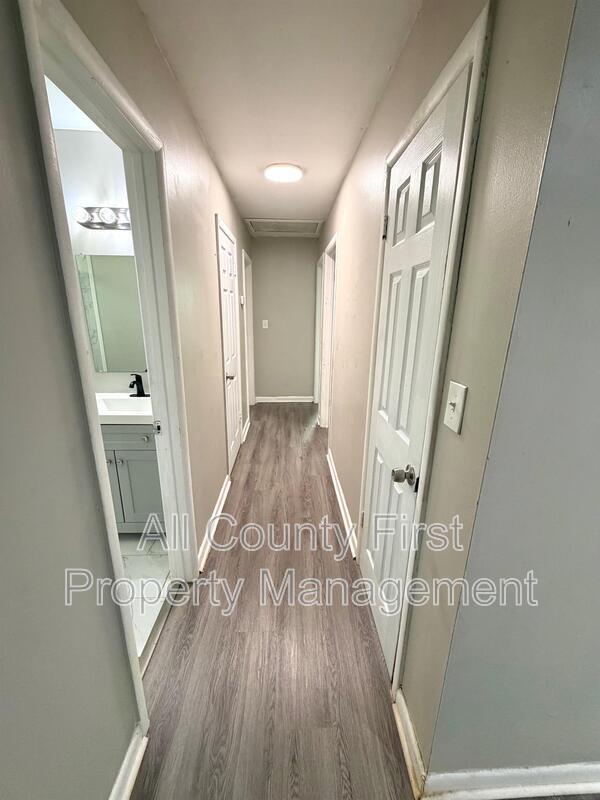 Foto del edificio - 2386 Cresta Dr