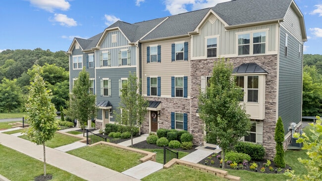 Building Photo - 483 Fairmont Dr