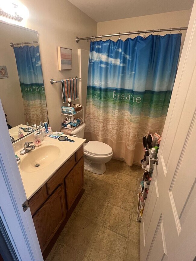 Foto del edificio - 4 Bedroom, 2.5 Bath Townhome - Available A...