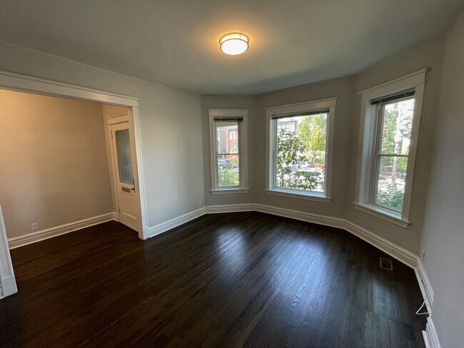 Foto del edificio - 1643 W Carmen Ave