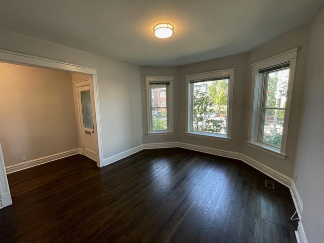 Building Photo - 1643 W Carmen Ave