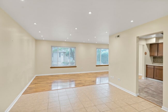 Building Photo - 1705 Robin Cir