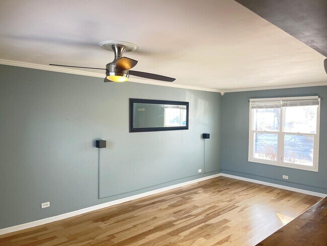 Building Photo - 2426 Red Bud Ln