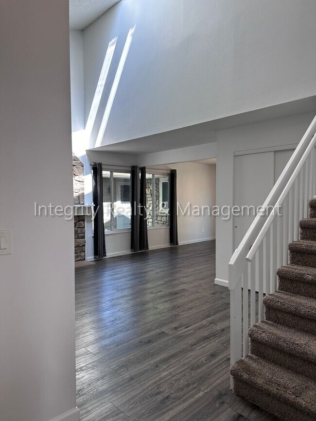Building Photo - 3 Bed/1.5 Bath, 1,468 Sqft - 3860 S Atchis...