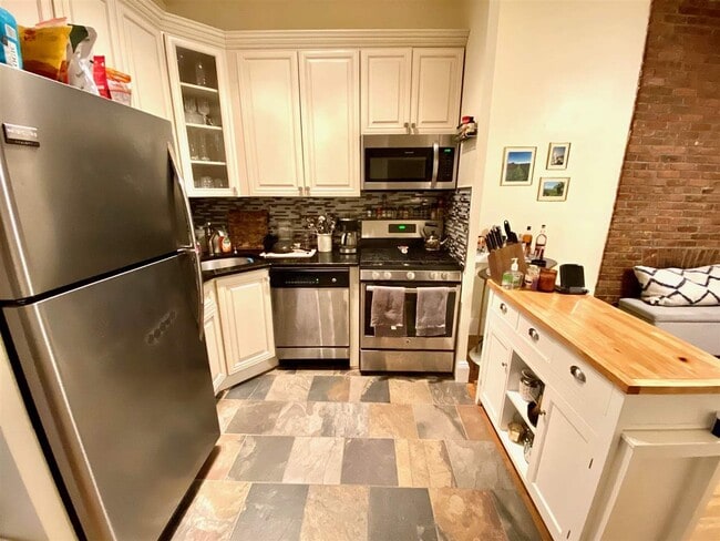 Building Photo - 169 GRAND St