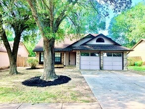 Building Photo - 1707 Honeysuckle Ln
