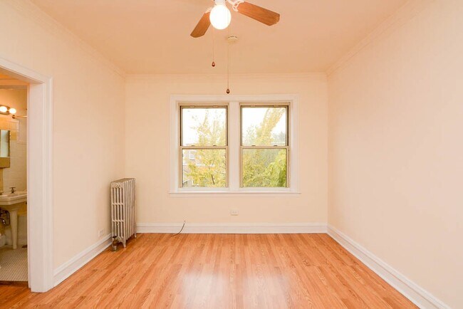 Foto del edificio - 2536 N Sawyer Ave